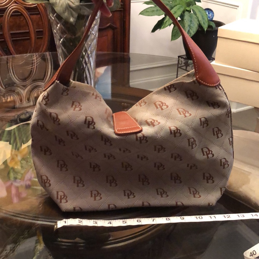 Dooney&Bourke - Picture 2 of 5